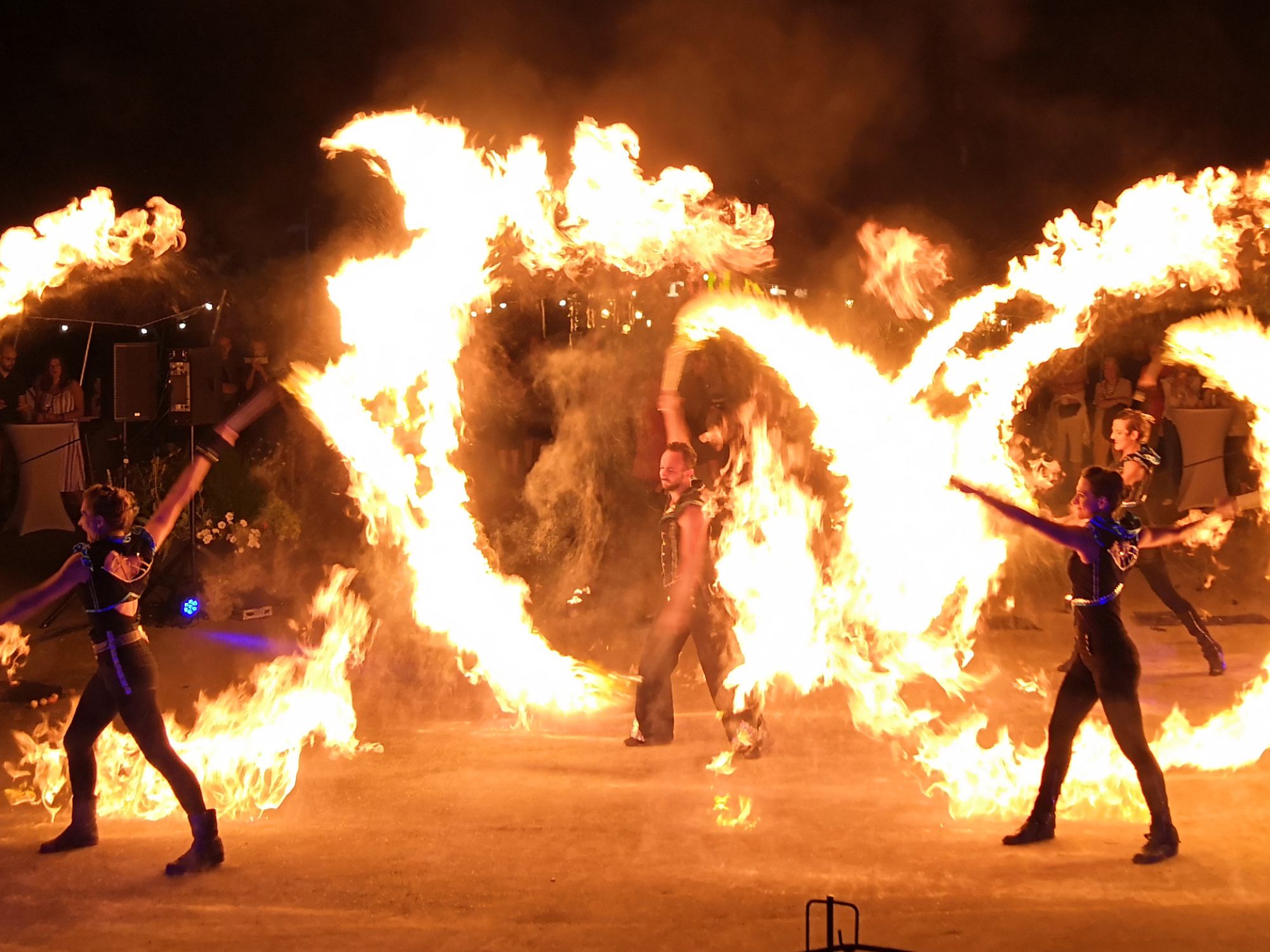 Feuershow mit speziellen Flammeneffekten in Hamburg